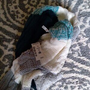 NWT blue Aeropostale crocheted scarf. Blue/gray. Never used